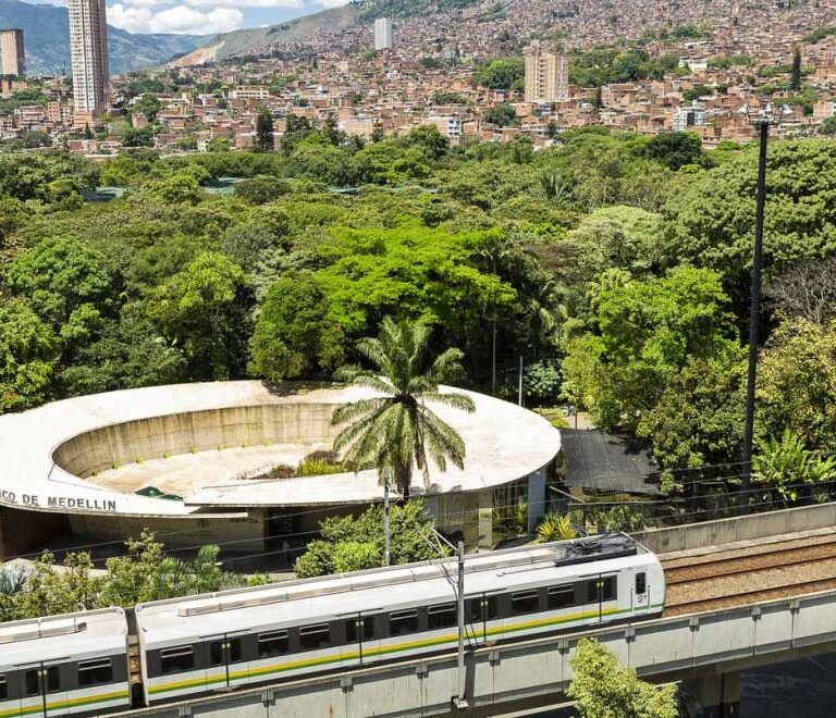 Medellín: Vacaciones Seguras en el Corazón Colombiano