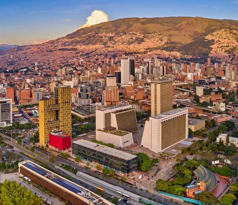 Medellín: Descubre el Encanto que Enamora